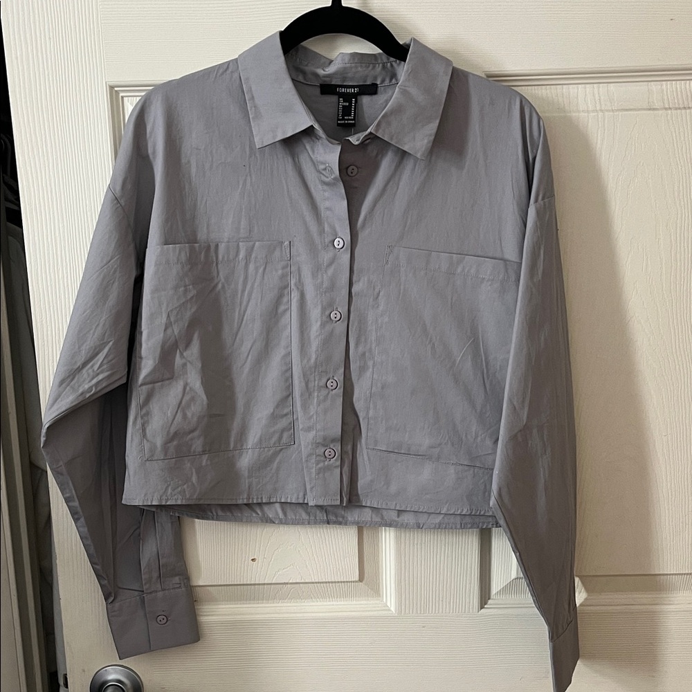 Forever 21 Gray Button-Up Cropped Shirt